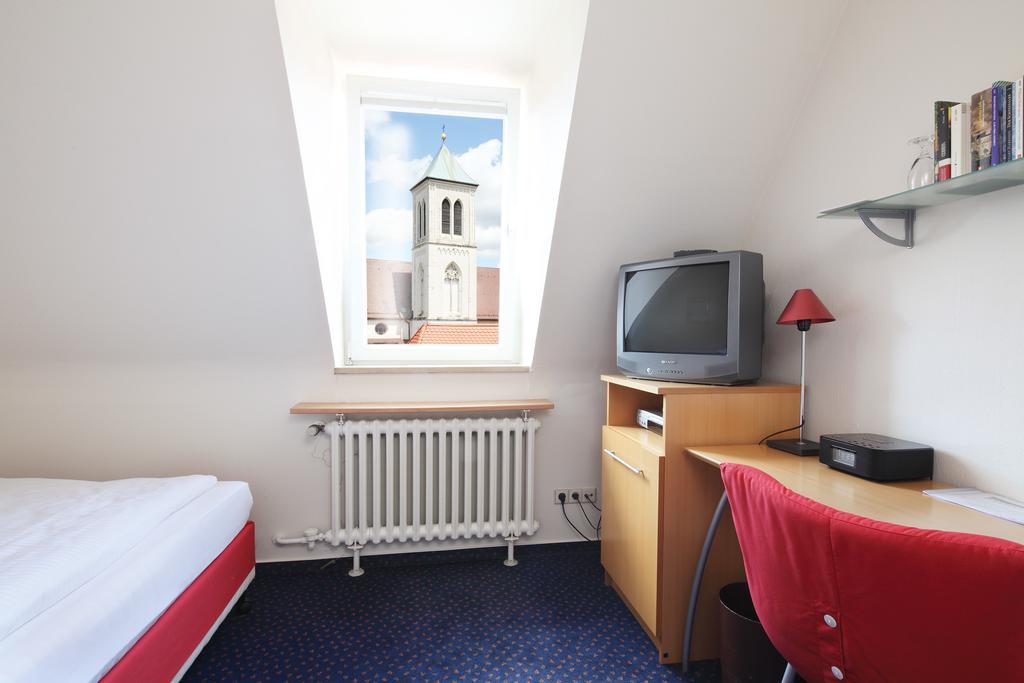 Hotel Am Rathaus Freiburg im Breisgau Room photo