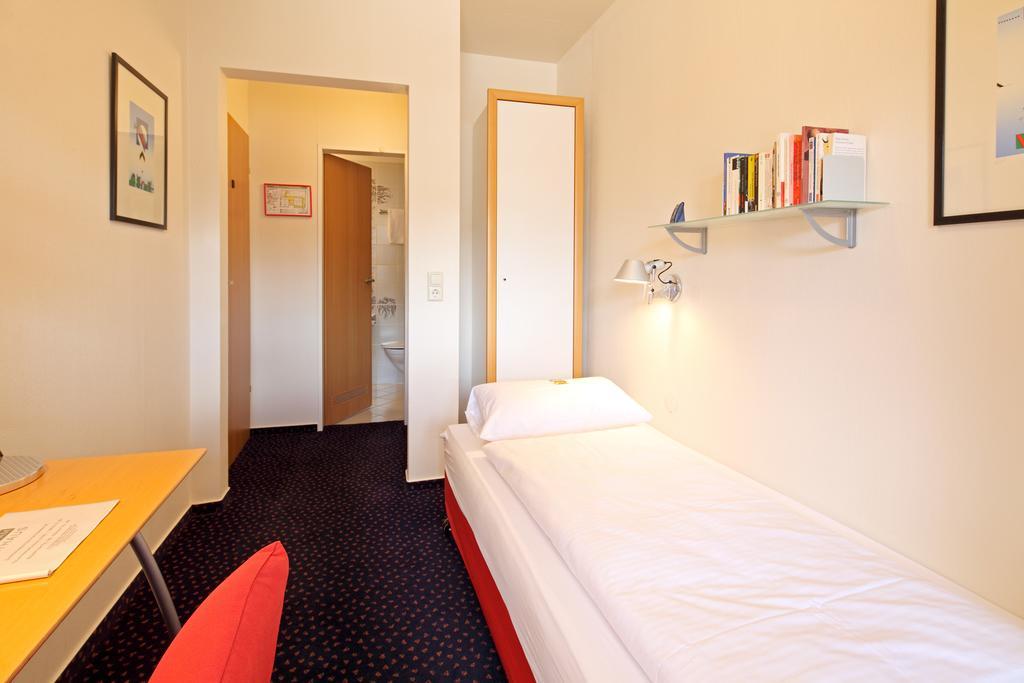 Hotel Am Rathaus Freiburg im Breisgau Room photo